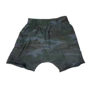 Joah Love boys camo shorts in size 18 months